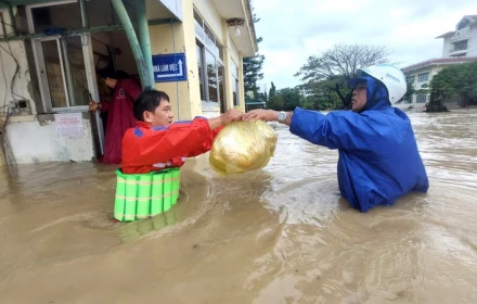 🇻🇳 Tỉnh Gia Lai hỗ trợ khẩn cấp gạo, tiền mặt cho nhân dân bị thiệt hại do mưa lũ lịch sử
