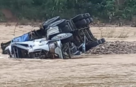 Hôm nay đã đưa tài xế xe tải Quảng Trị về nhà sau khi bị lũ cuốn cách đây 5 ngày!