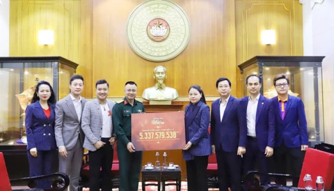 NSND Tự Long, cầu thủ Hồng Sơn đại diện ủng hộ người dân vùng lũ 5,3 tỷ đồng