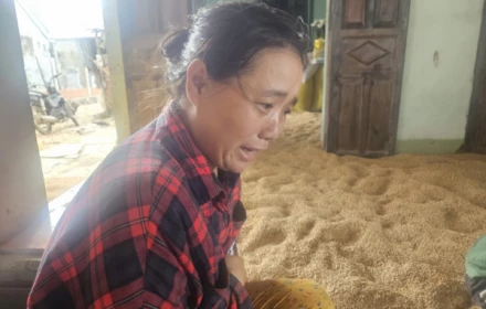 Nhìn chồng chìm trước mắt mà bất lực – nỗi đau xé lòng của gia đình mất 3 người trong lũ dữ