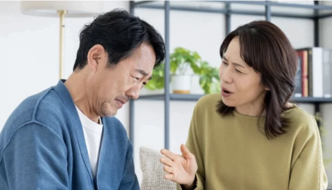 Trắng tay sau 30 năm đưa lương vợ giữ