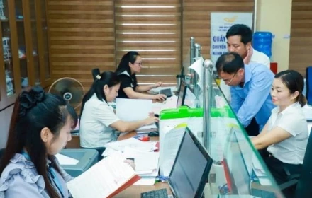 Một số công chức, viên chức chính thức nhận hỗ trợ 2,2 triệu đồng/tháng trong 24 tháng