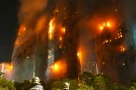 Nguyên nhân khiến cụm 8 tòa chung cư ở Hong Kong chìm trong biển lửa?