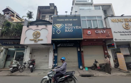 Tiệm vàng ở TP HCM đóng cửa bất thường