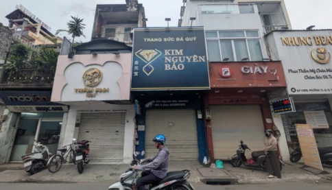 Tiệm vàng ở TP HCM đóng cửa bất thường