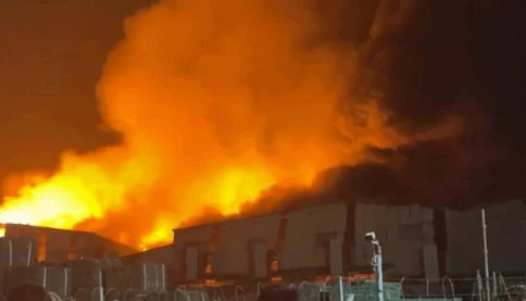 Cháy lớn tại công ty sản xuất bỉm, khăn giấy👇