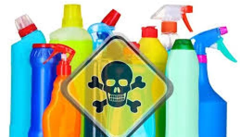 Người trông trẻ bị khởi tố vụ bé 2 tuổi uống chất tẩy rửa tử vong