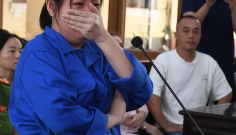 Bị cáo giết người thân bằng chất xyanua: "Con xin lỗi mẹ. Con không xứng đáng là con gái của mẹ. Con bất hiếu quá xin mẹ tha thứ cho con"