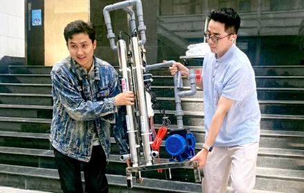 Thầy trò trường đại học ở TP.HCM xuyên đêm làm máy lọc nước tặng bà con vùng lũ