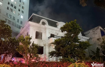 Cháy biệt thự ở Hà Nội