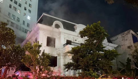 Cháy biệt thự ở Hà Nội