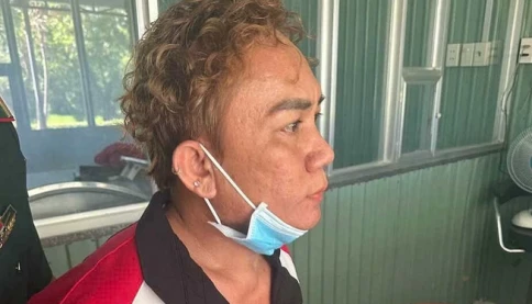 Lao ôtô vào người thân khiến em gái tử vong