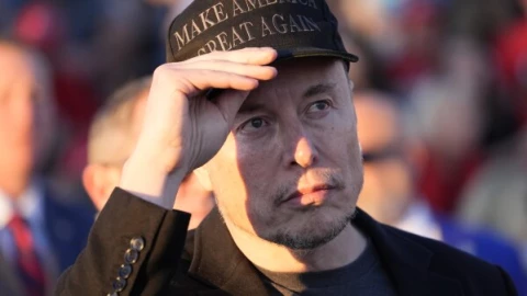 Elon Musk lại đụng vào một tổ kiến lửa nữa, lần này là quân sự quốc phòng