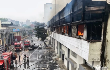 Hình ảnh vụ cháy nhà máy bia Hà Nội ngay lúc này