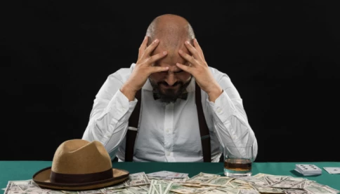 Triệu phú 'xấu hổ vì quá giàu'