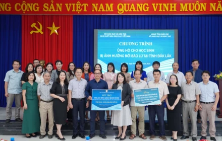 Tin vui: Hỗ trợ kịp thời trên 366 nghìn bản SGK cho học sinh vùng lũ