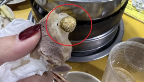 Lực lượng chức năng đã có mặt trước quán bò nhúng dấm 999 sau báo cáo có dòi