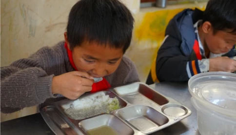 Dự án Nuôi Em bị nghi vấn thiếu minh bạch: Đen Vâu lên tiếng, nhà sáng lập tạm dừng chi tiền nuôi ăn học sinh