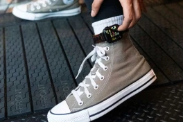 Apple cạn lời trước trào lưu đeo Apple Watch ở cổ chân, biến tấu kỳ quặc hay giải pháp thần kỳ?