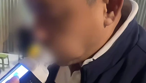 Tài xế vi phạm nồng độ cồn, hất văng cảnh sát lên nắp ca pô để bỏ chạy