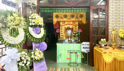 Đám tang vắng lặng và câu nói xót xa từ người mẹ 90 tuổi của Thương Tín