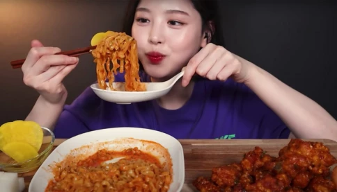 Tại sao người ta thích xem mukbang? Thử phân tích dưới góc độ tâm lý