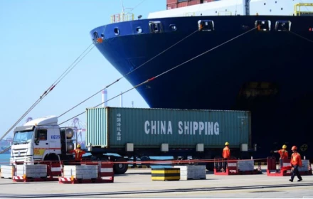 Thặng dư thương mại của Trung Quốc lần đầu tiên vượt mốc 1 nghìn tỷ đô la