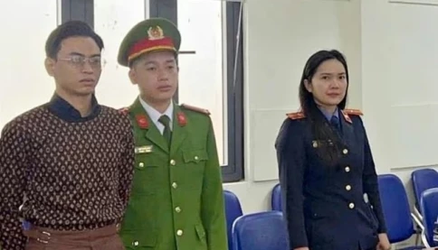 ‘Tổng tài’ Nguyễn Văn Thiên mặc áo Louis Vuitton 80 triệu khi bị bắt?