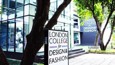 “Sụp đổ” khi học xong thạc sĩ mới biết bằng đại học không được công nhận