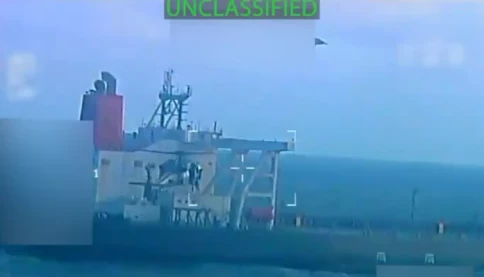 Mỹ bắt giữ tàu chở dầu ngoài khơi Venezuela. Lý do là gì?