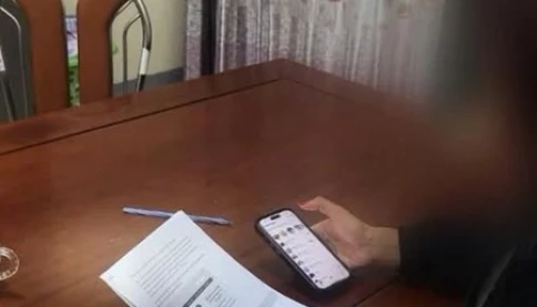 🔥Hết sức quan ngại: Tại trụ sở công an, chị T vẫn tin tưởng kẻ lừa đảo