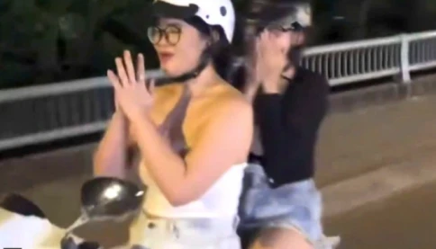 Cái kết cho cô gái trẻ ở TPHCM “chắp tay lạy” khi đang chạy xe máy