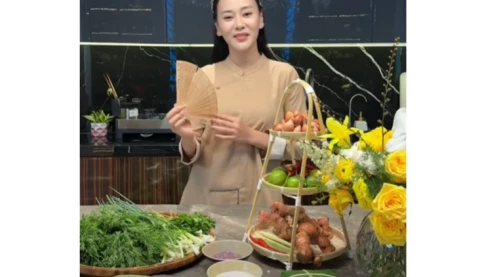 Vlog nấu ăn mới của Phương Oanh được chú ý