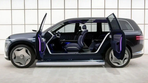Xe điện siêu sang Genesis GV90 gặp sự cố và kẹt trong điều kiện thời tiết lạnh
