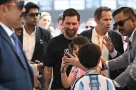 Messi đến rồi đi như cơn gió, fan Ấn Độ nổi giận gây bạo loạn trong sân vận động