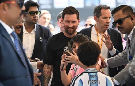 Messi đến rồi đi như cơn gió, fan Ấn Độ nổi giận gây bạo loạn trong sân vận động