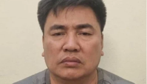 Vụ việc CSGT bị đẩy vào đầu xe tải: Đối tượng có tiền án nhốt công an xã trong nhà