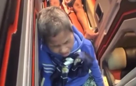 Tình huống pháp lý vụ cụ bà òa khóc trên xe khách vì cho rằng con không nhận nuôi