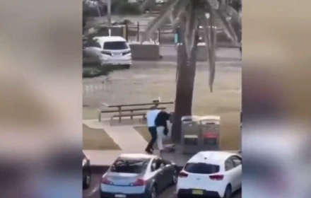 Video 'người hùng' tay không tước vũ khí đối tượng xả súng ở Australia khiến 41 người chết, bị thương