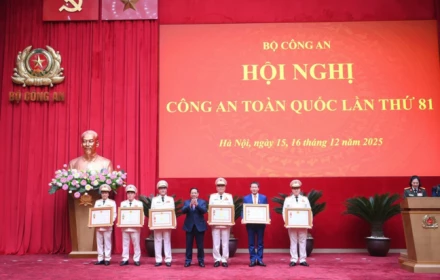 Thủ tướng trao Huân chương tặng Thượng tướng Tô Ân Xô và 3 Thứ trưởng Bộ Công an cùng nhiều sĩ quan