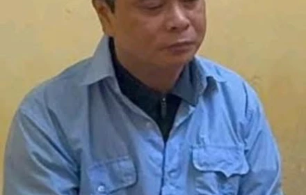 Ăn chặn tiền A80 của sinh viên, một hiệu trưởng bị khởi tố sau lùn xùm trên mạng