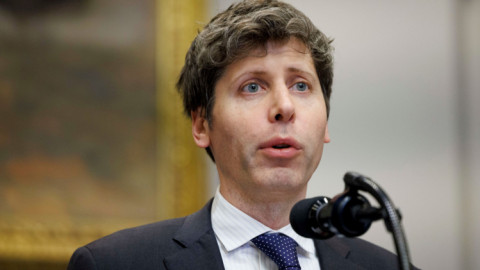 Sam Altman để ngỏ khả năng mở mã nguồn, tiện tranh thủ đá xoáy Elon Musk