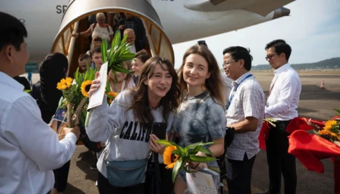 Nữ du khách quốc tế nhận được giải thưởng 500 triệu đồng, quá may mắn!