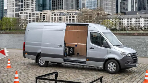 Mercedes eSprinter chứng minh xe tải điện làm việc tốt như thế nào