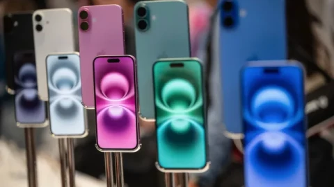 Apple lách mình qua khe cửa hẹp, bất chấp bán iPhone tại quốc gia này!