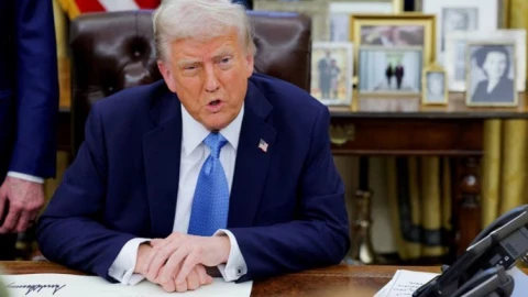 Elon Musk đòi dẹp USAID chưa hết nóng, Donald Trump đã đòi dẹp luôn Bộ Giáo dục của Mỹ