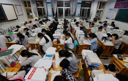 Trung Quốc quyết giảm tần suất thi cử ở tiểu học, trung học, nghiên cứu ứng dụng trí tuệ nhân tạo trong ra đề