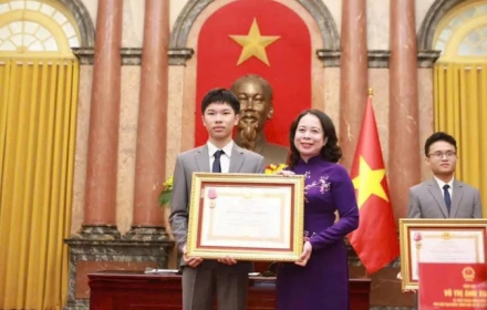 Nam sinh Nghệ An 17 tuổi vừa được trao Huân chương Lao động hạng Nhì, nhận mức khen thưởng cao nhất của tỉnh là ai?