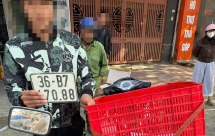 Danh tính shipper đi xe máy "4 không" bị phạt 30 triệu đồng