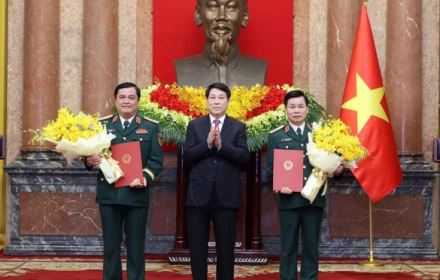 Chủ tịch nước trao 2 quyết định thăng quân hàm Thượng tướng